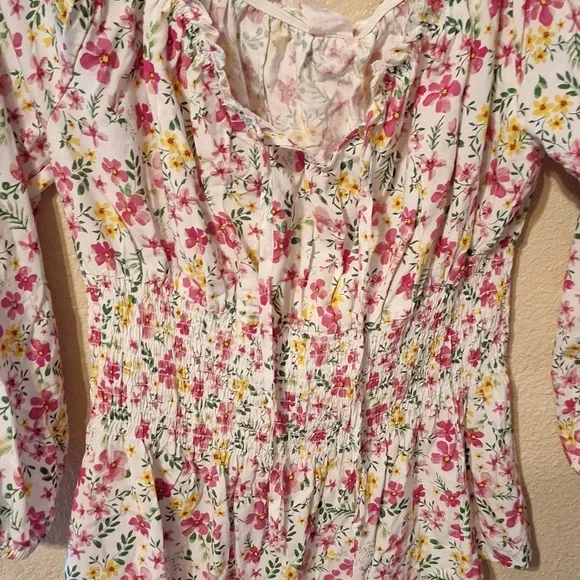 Floral blouse - Picture 2 of 3
